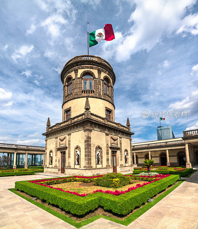 位于墨西哥城查普尔特佩克城堡的Torre Caballero Alto
